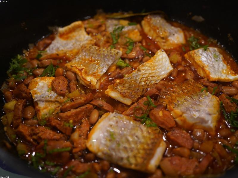 Peus de porc en suc picantons